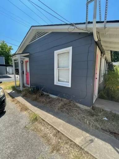 Main picture of 207 W 39th St