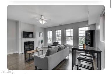 Main picture of 2355 W Congress Pkwy