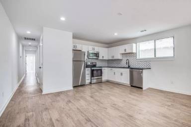 Main picture of 410 Lansing St