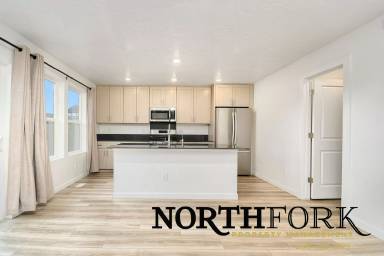 Main picture of 6759 W Yoke St