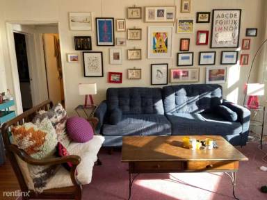 Main picture of 1390 Beacon St
