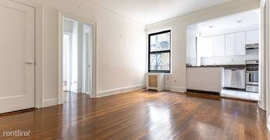 Main picture of 71 W 12th St