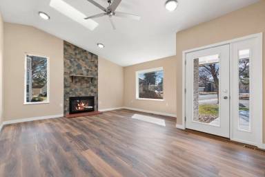 Main picture of 3881 S Fraser St