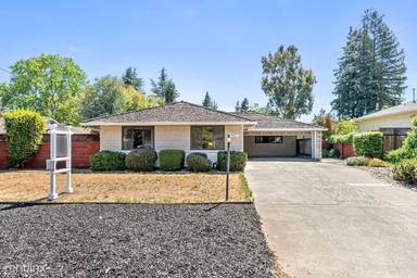Main picture of 1049 Golden Way