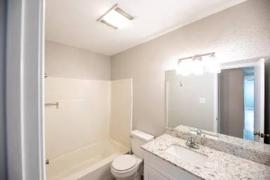 Main picture of 596 Champagne Cir