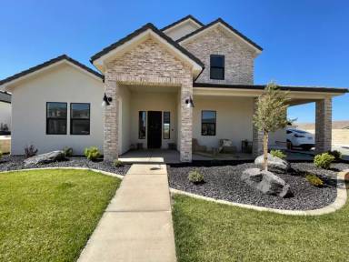 Main picture of 856 W Copperstone Dr