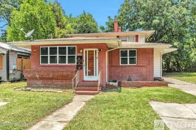 Main picture of 1311 W 31st St