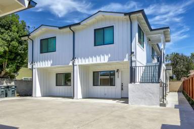 Main picture of 453 N Olive St