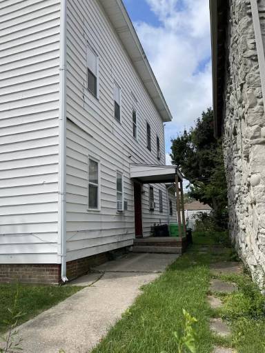 Main picture of 107 S Walnut St