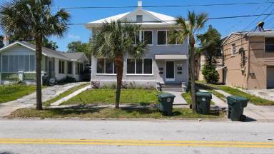 Main picture of 212 S Oleander Ave