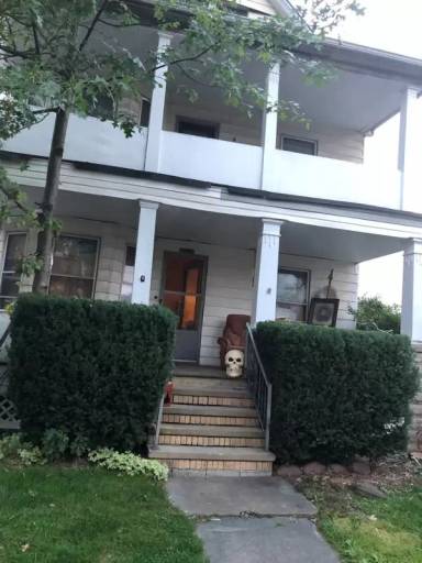 Main picture of 4064 E 57th St