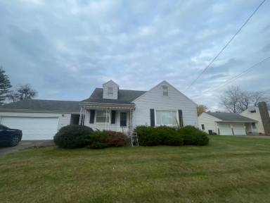 Main picture of 814 Almasy Dr