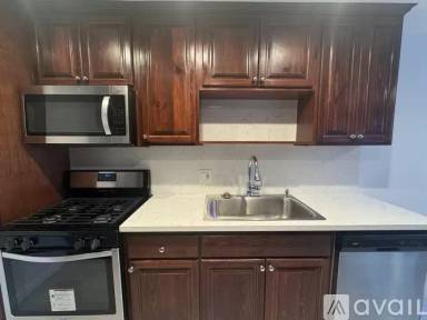 Main picture of 735 N Sycamore Ave