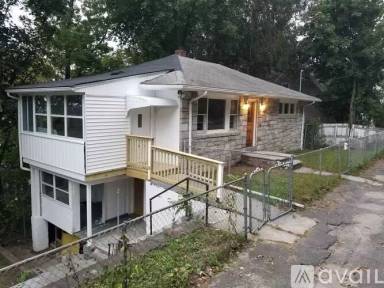 Main picture of 122 Beech St