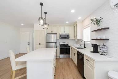 Main picture of 102 S Lockwood Dr