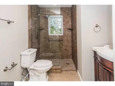 Main picture of 28 Oakwood Pl