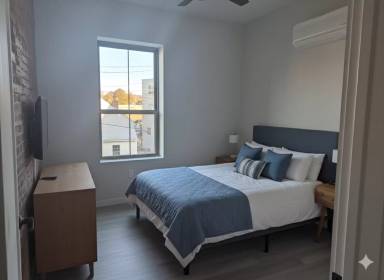 Main picture of 36 Pleasant St