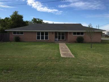 Main picture of 307 W Oak St