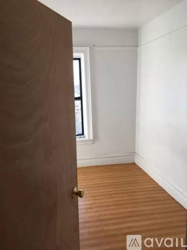 Main picture of 622 E 169th St
