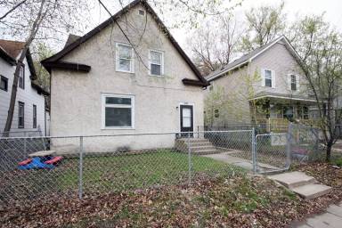 Main picture of 2711 Fremont Ave N