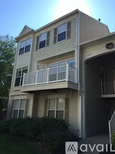 Main picture of 8210 Catbird Cir
