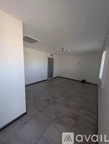 Main picture of 5004 Royal Dr