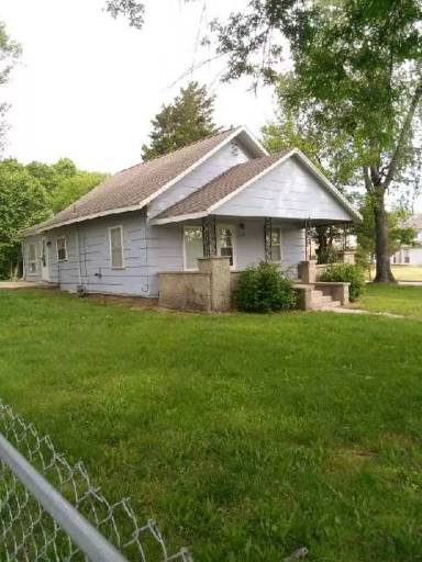 Main picture of 1202 Waggoner Ave