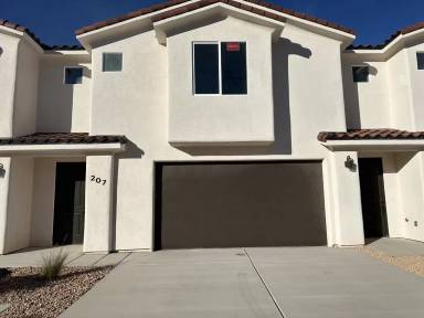 Main picture of 207 N 2470 W