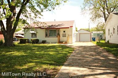 Main picture of 425 4th St E