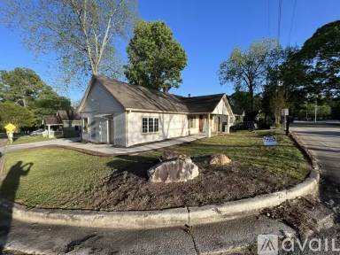 Main picture of 327 N Clarendon Ave