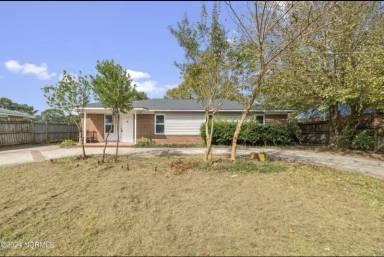 Main picture of 2703 Robeson St