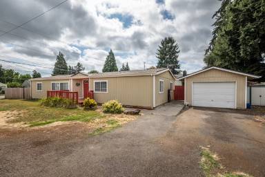 Main picture of 52405 SE 3rd St