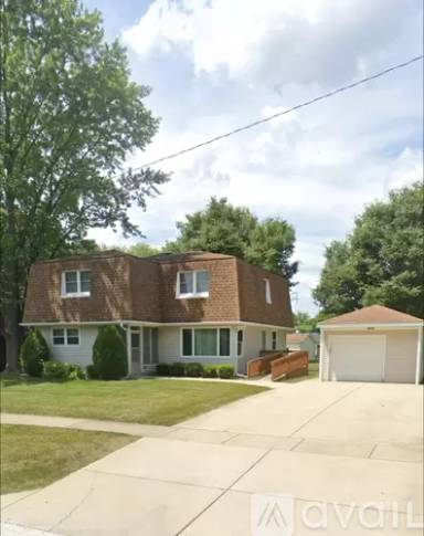 Main picture of 2605 Oriole Ln