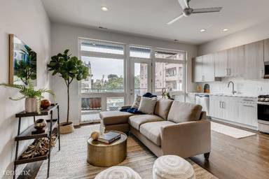 Main picture of 2351 W North Ave