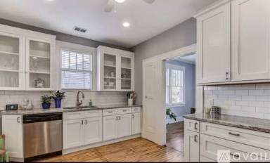 Main picture of 1313 E 41st St
