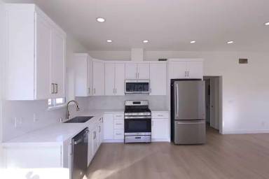 Main picture of 621 W Glenoaks Blvd
