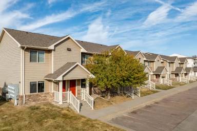 Main picture of Maple Park Apartments & Townhomes