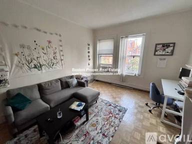Main picture of 290 Newbury St