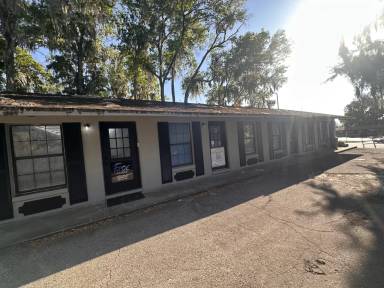 Main picture of 2221 S Pine Ave
