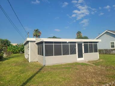 Main picture of 2121 67th St