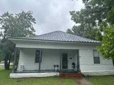 Main picture of 402 W Yeagua St