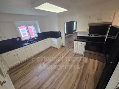 Main picture of 606 N 60th Ave W