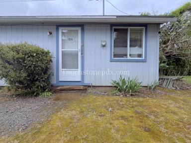 Main picture of 3224 SE Floss St