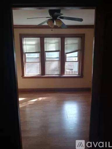 Main picture of 6824 S Rockwell St