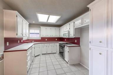 Main picture of 2324 94th St