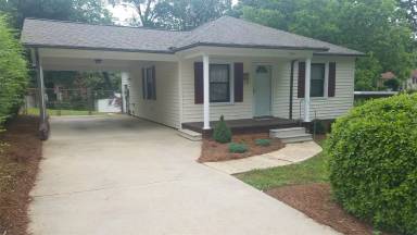 Main picture of 704 Applewood St