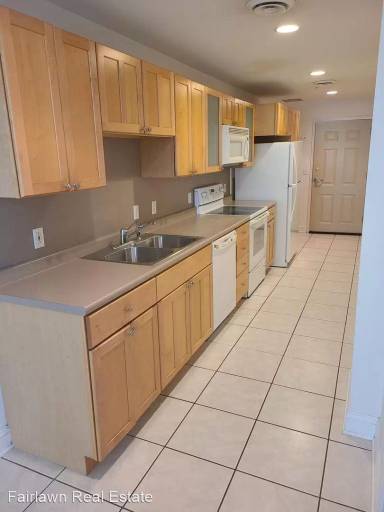 Main picture of 6 E Main St