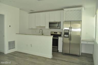 Main picture of 520 Holt Ave