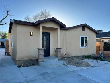 Main picture of 2525 N Sierra Way