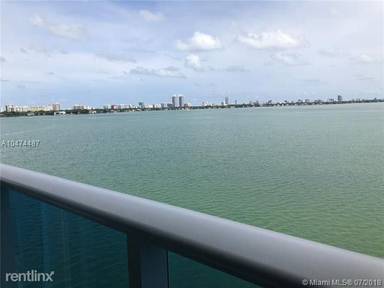 Main picture of Wake Biscayne Bay